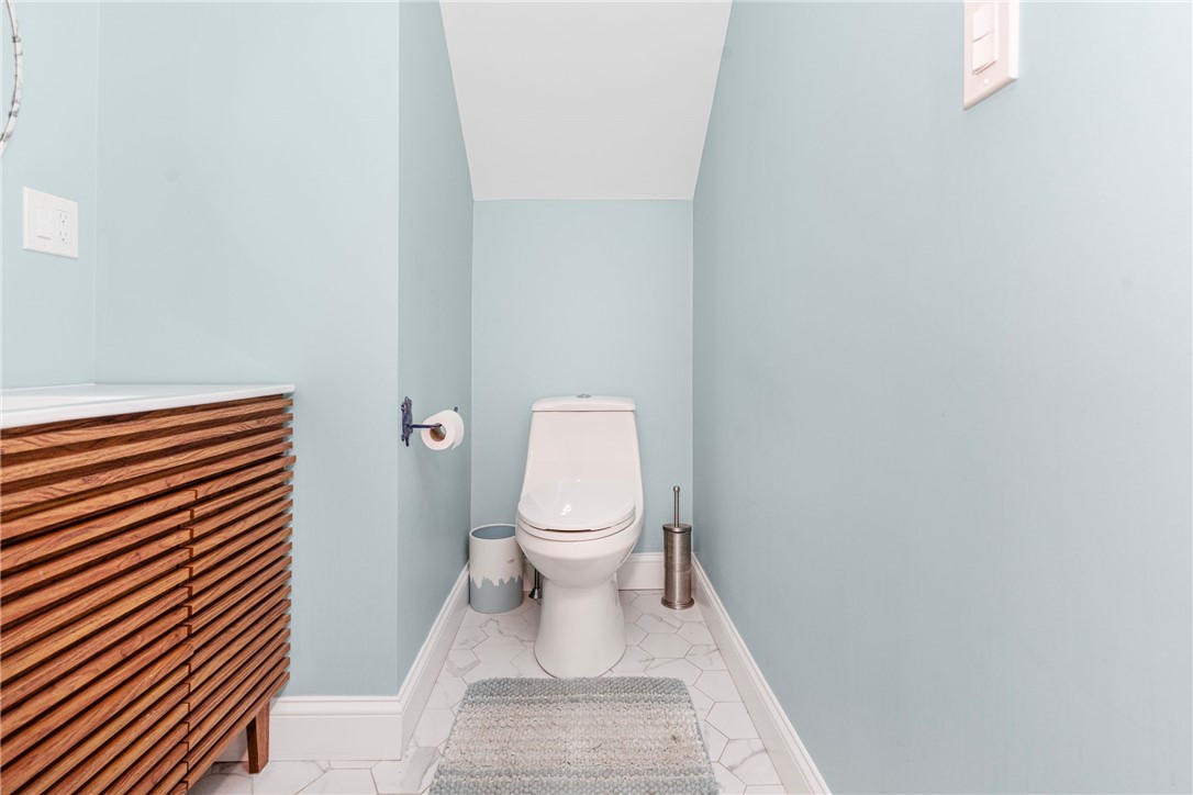 299 Prospect Avenue Middletown, RI 02842 - Photo 14 of 47