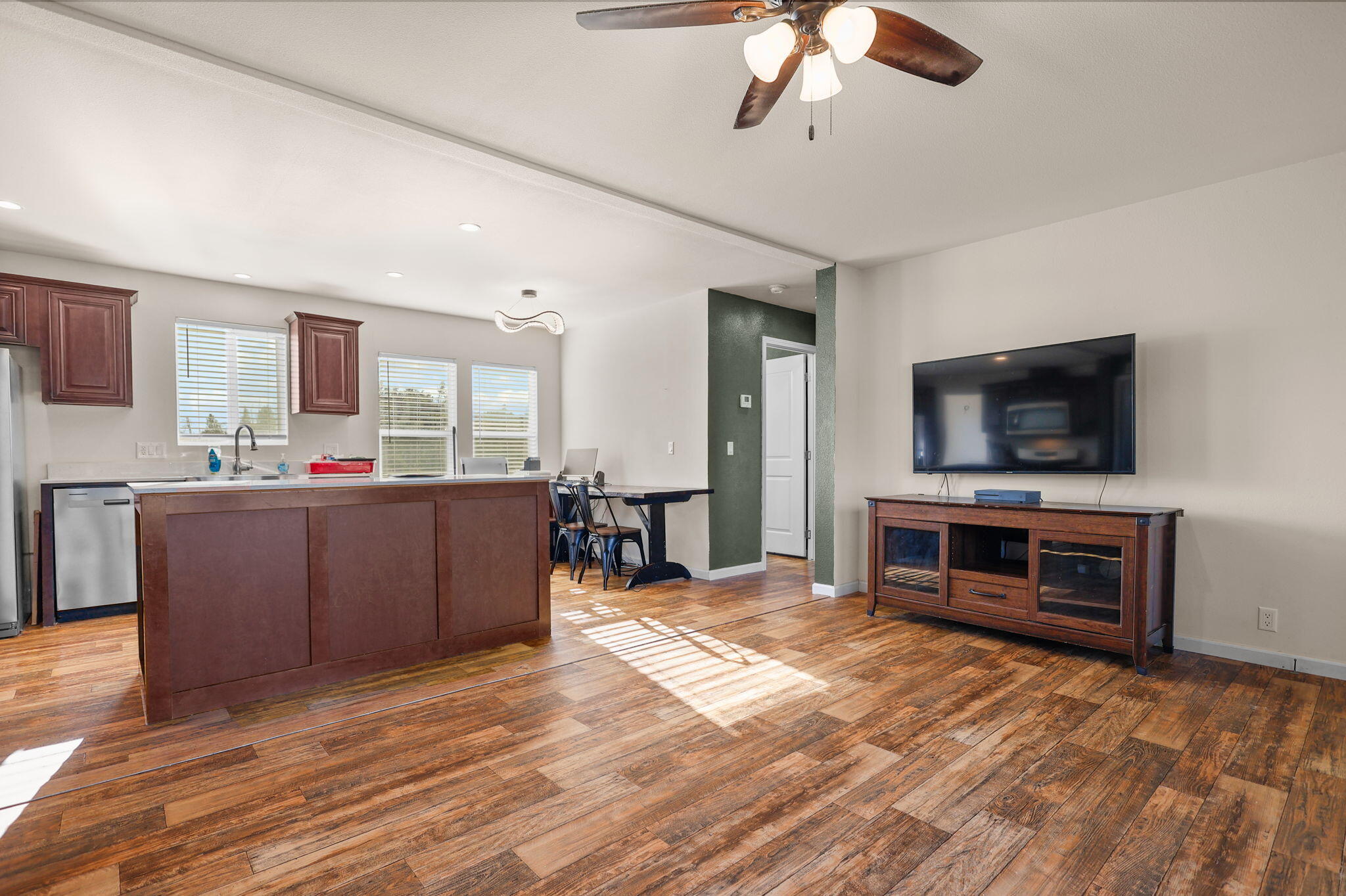 20034 Parocast Road Redding, CA 96003 - Photo 5 of 30 19-web-or-mls-_K3A5635
