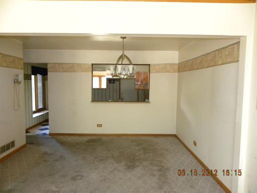 2033 Monday Drive Elgin, IL 60123 - Photo 3 of 9