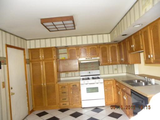 2033 Monday Drive Elgin, IL 60123 - Photo 4 of 9