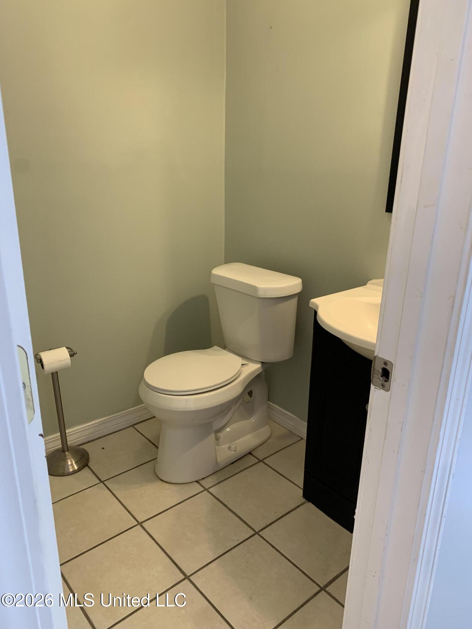 928 Courthouse Road, Unit 38 Gulfport, MS 39507 - Photo 5 of 21 Half Bath Downstairs