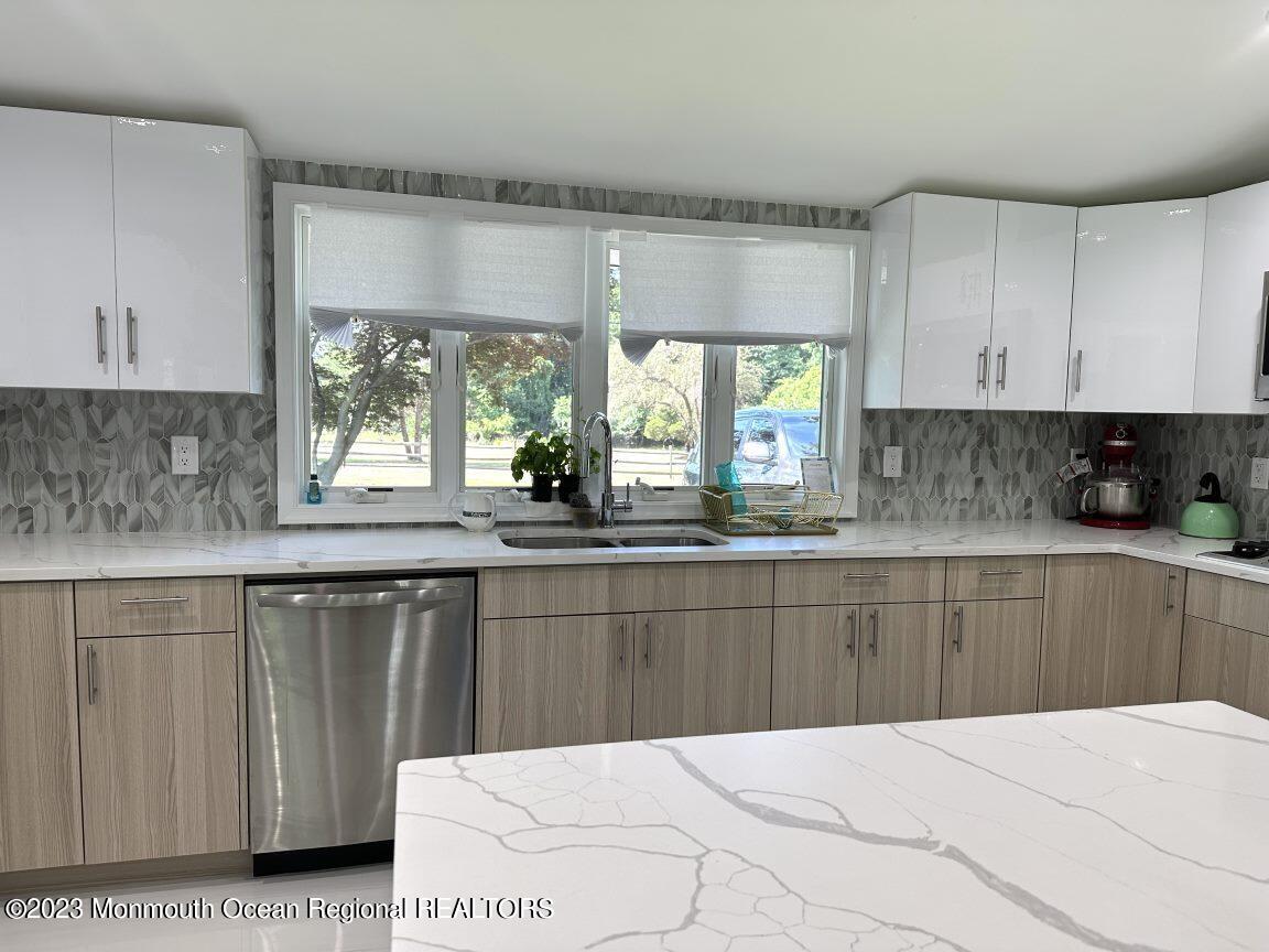 508 Deal Road Asbury Park, NJ 07712 - Photo 3 of 20 1b55f985-978e-486e-a4d4-fd96a58eba19