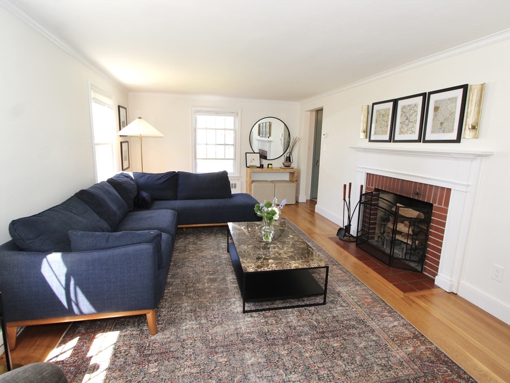 8 Birmingham Road Worcester, MA 01606 - Photo 2 of 18 Gallery Image 2