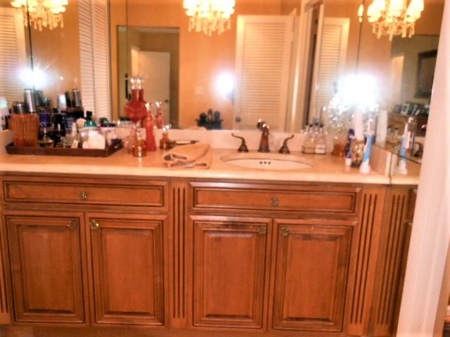 7735 Lakeside Boulevard, Unit G906 Boca Raton, FL 33434 - Photo 27 of 85 Master Bath