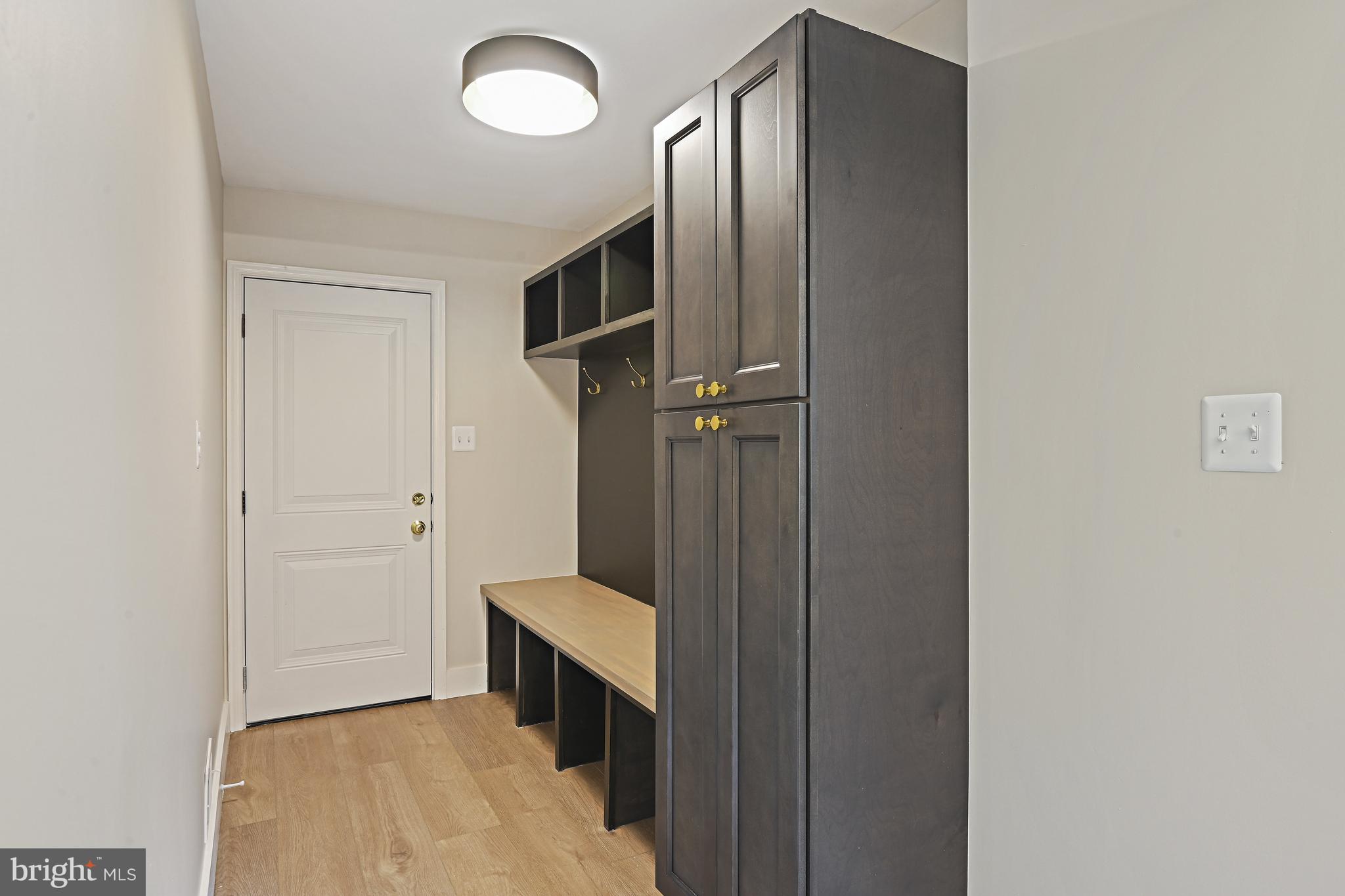 9060 Brook Ford Road Burke, VA 22015 - Photo 18 of 56 Mudroom/Pantry