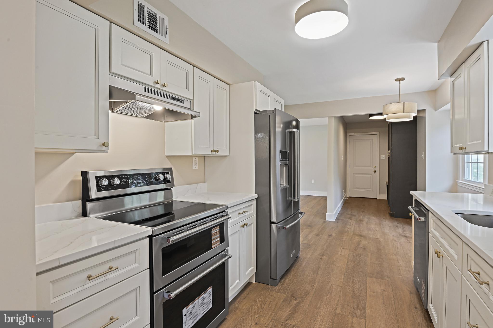 9060 Brook Ford Road Burke, VA 22015 - Photo 10 of 56 a kitchen with stainless steel appliances a stove a refrigerator and cabinets