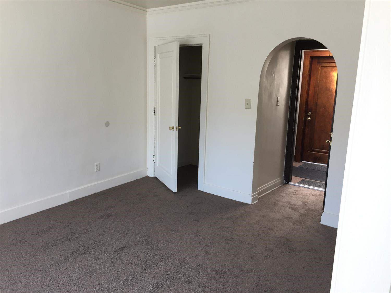 133-39 West Ridge Road Gary, IN 46408 - Photo 18 of 25 an empty room with closet and mirror
