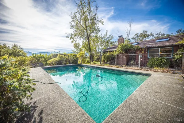 $899,000 | 28678 River Road, Cloverdale, CA 95425