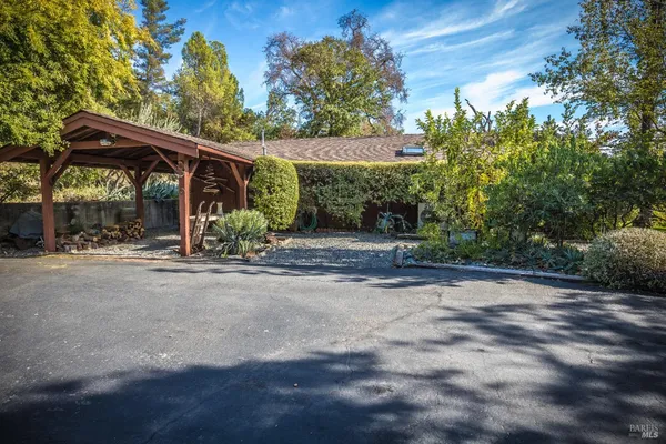 $899,000 | 28678 River Road, Cloverdale, CA 95425