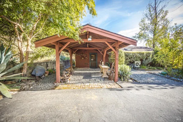 $899,000 | 28678 River Road, Cloverdale, CA 95425