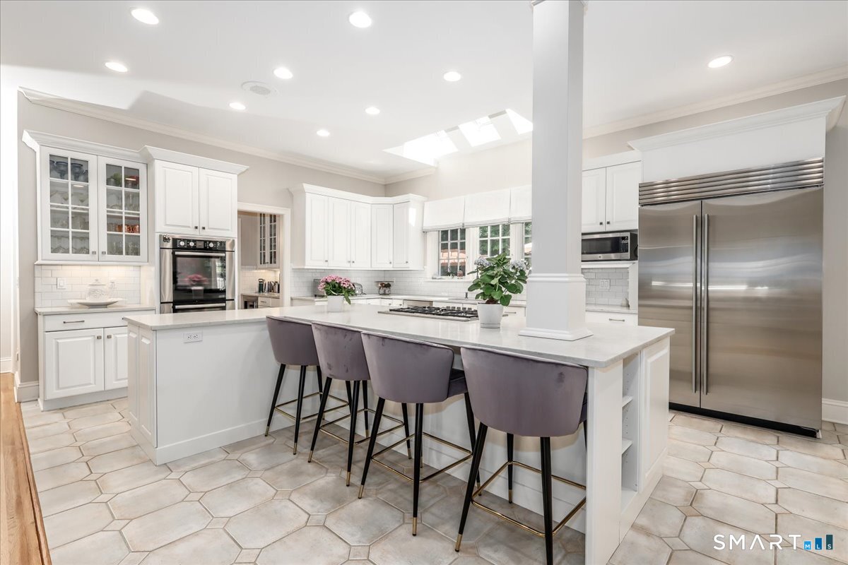 170 Branchville Road Ridgefield, CT 06877 - Photo 11 of 36 Chef's kitchen with large eat-in island bar.