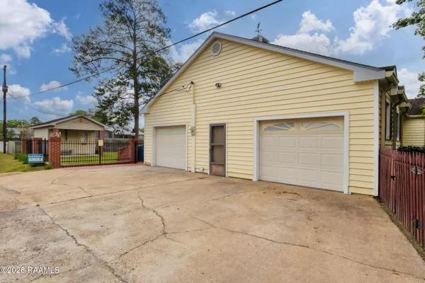 $269,900 | 107 MacArthur Drive, Sunset, LA 70584