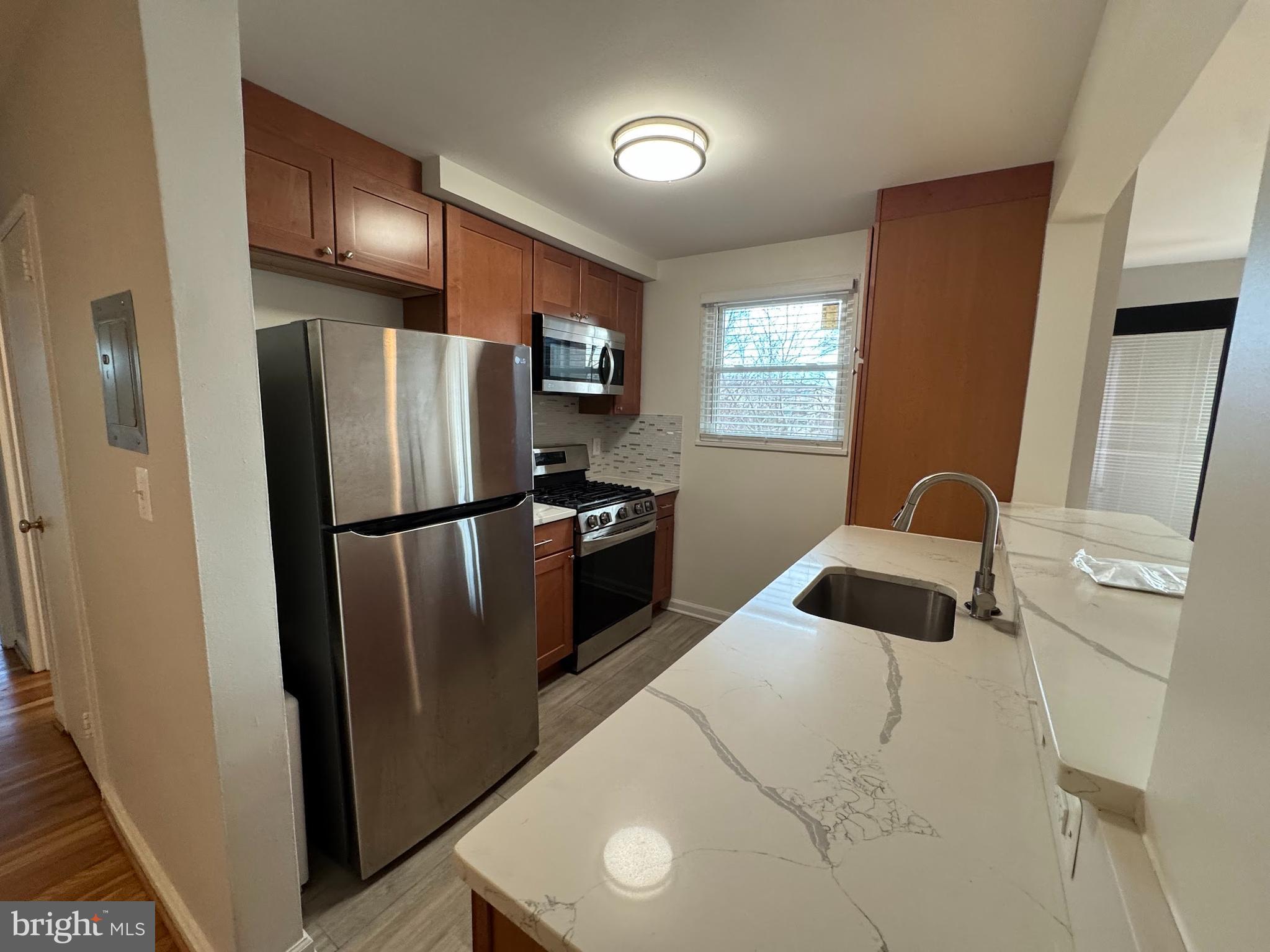 500 South Courthouse Road, Unit 12 Arlington, VA 22204 - Photo 10 of 21 a kitchen with stainless steel appliances a refrigerator and a sink