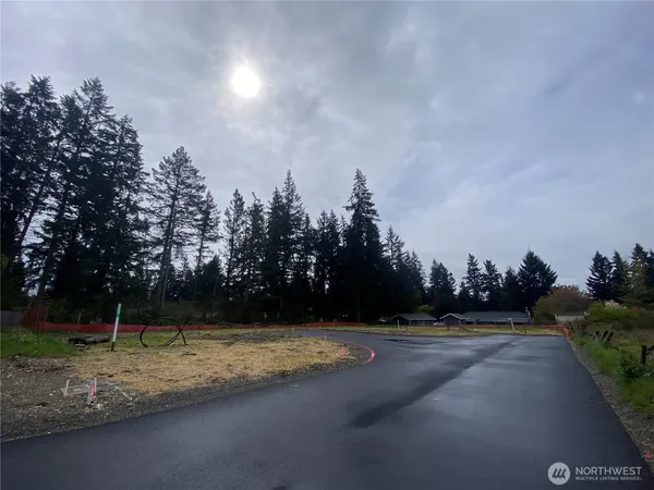 $520,000 | 16021 67th Avenue East, Puyallup, WA 98375
