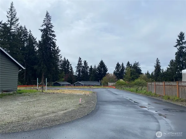 $520,000 | 16021 67th Avenue East, Puyallup, WA 98375