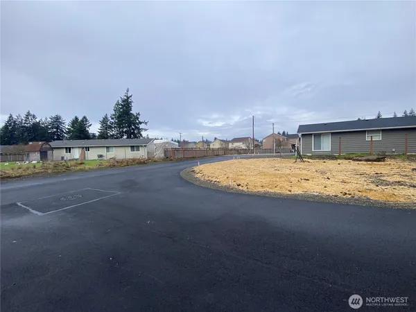 $520,000 | 16021 67th Avenue East, Puyallup, WA 98375