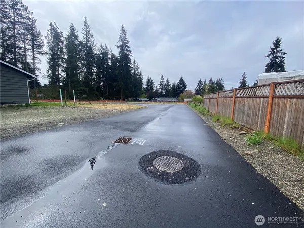 $520,000 | 16021 67th Avenue East, Puyallup, WA 98375