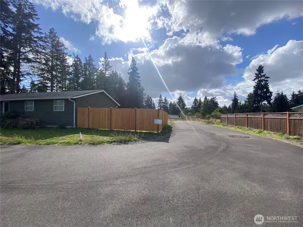 $520,000 | 16021 67th Avenue East, Puyallup, WA 98375