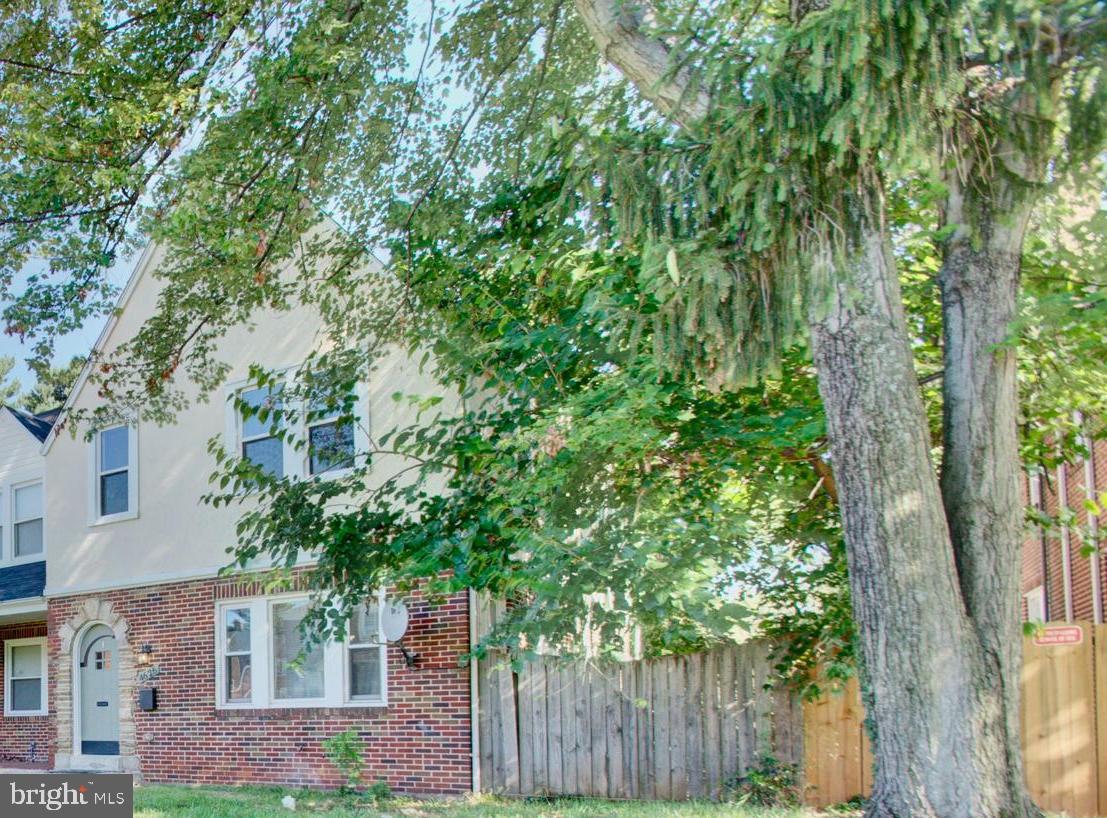 4626 Rokeby Road Baltimore, MD 21229 - Photo 2 of 27