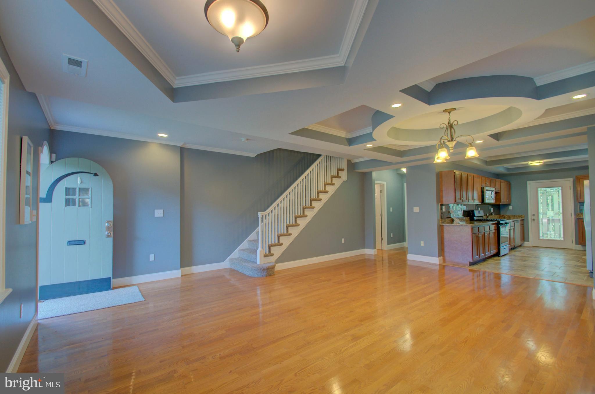 4626 Rokeby Road Baltimore, MD 21229 - Photo 8 of 27 Living Room