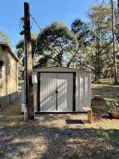 5043 Goodwin Road Brooksville, FL 34601 - Photo 33 of 47 a couple of potted plants sitting in front of a house