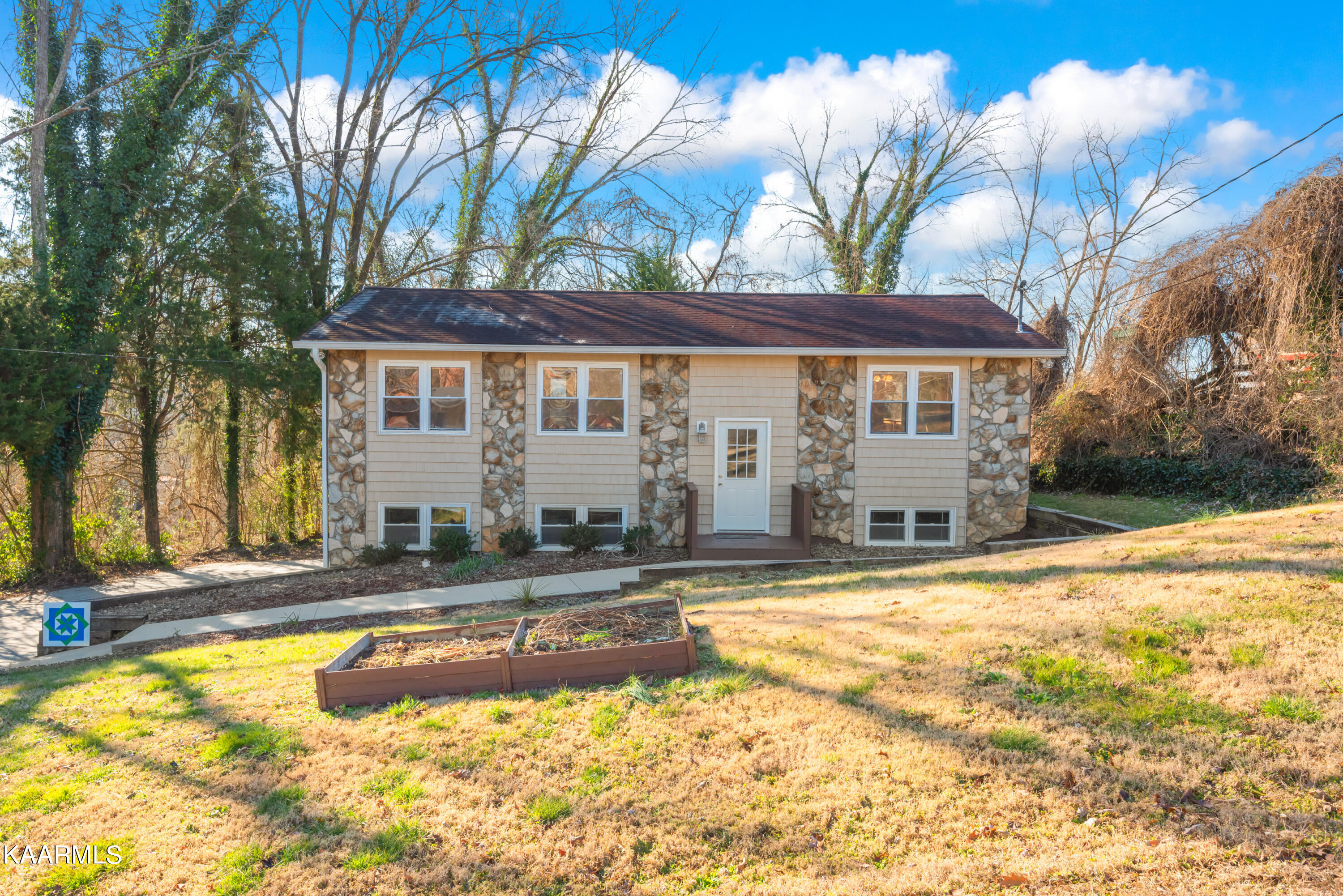 111 North Seneca Road Oak Ridge, TN 37830 - Photo 2 of 42 111 N Seneca Rd-3