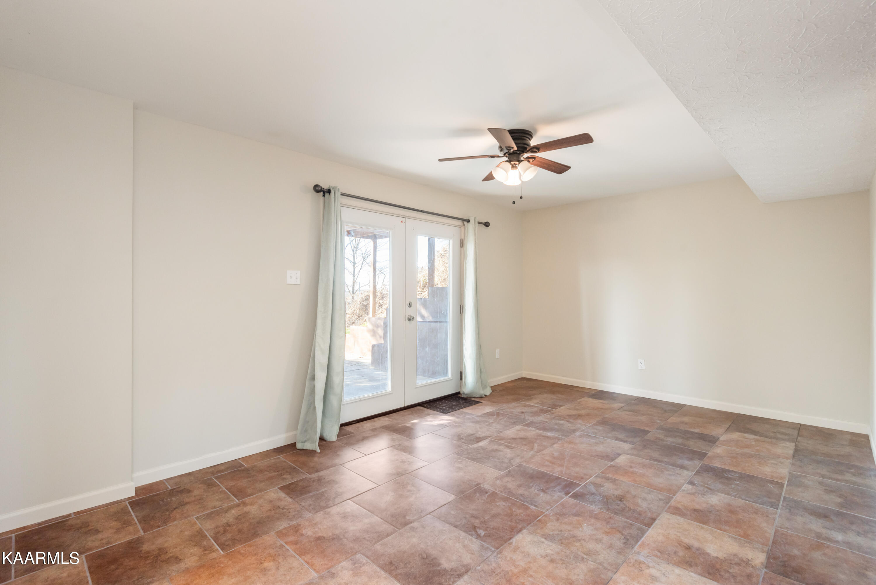 111 North Seneca Road Oak Ridge, TN 37830 - Photo 27 of 42 111 N Seneca Rd-36