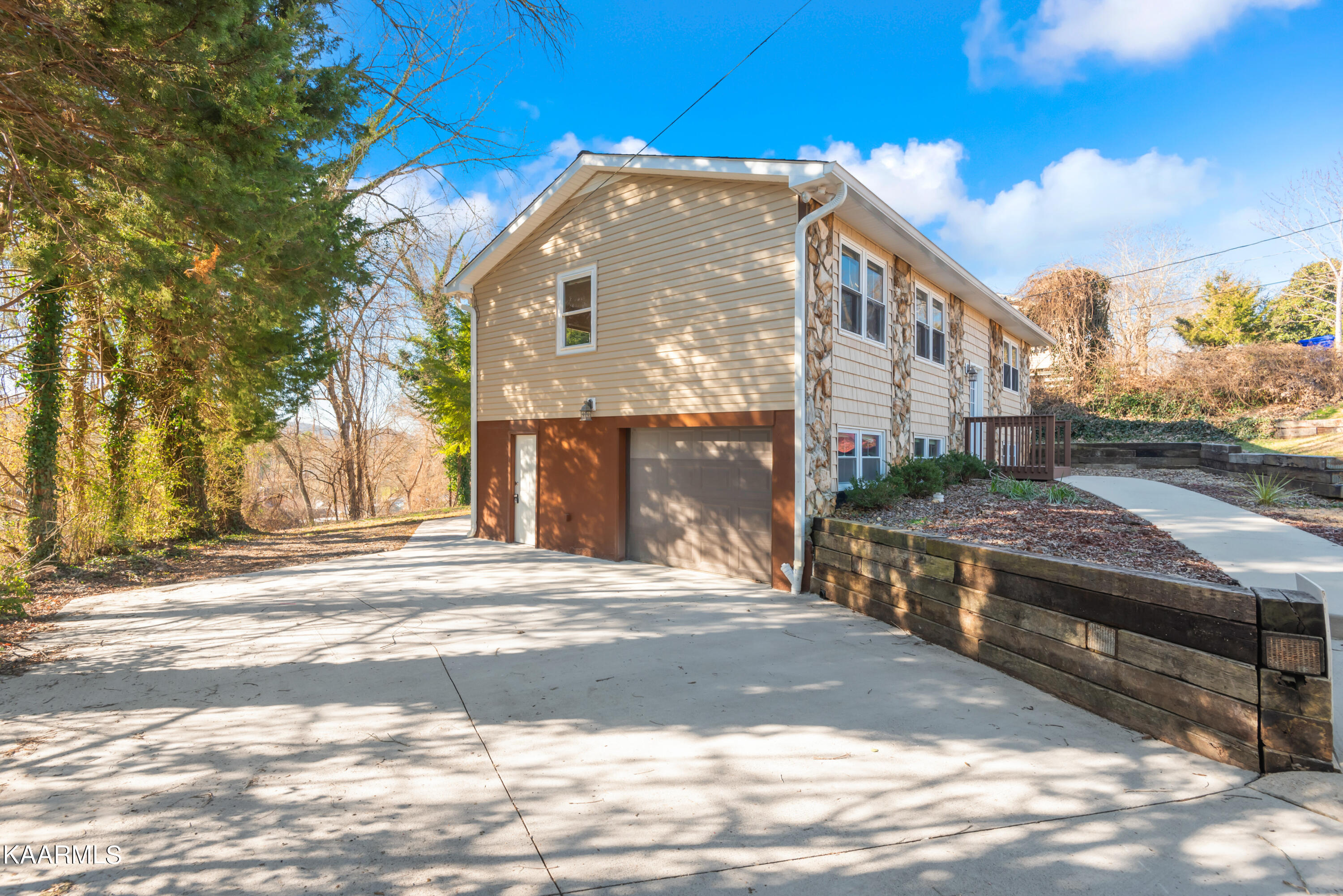 111 North Seneca Road Oak Ridge, TN 37830 - Photo 5 of 42 111 N Seneca Rd-7