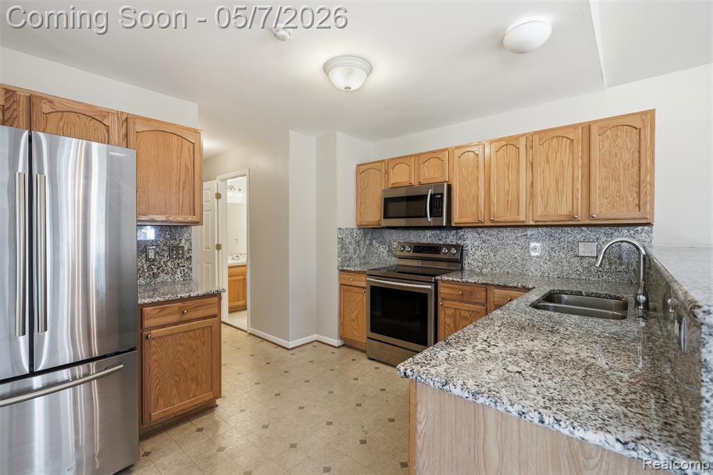 49118 Hawksburry Road Canton, MI 48188 - Photo 11 of 54