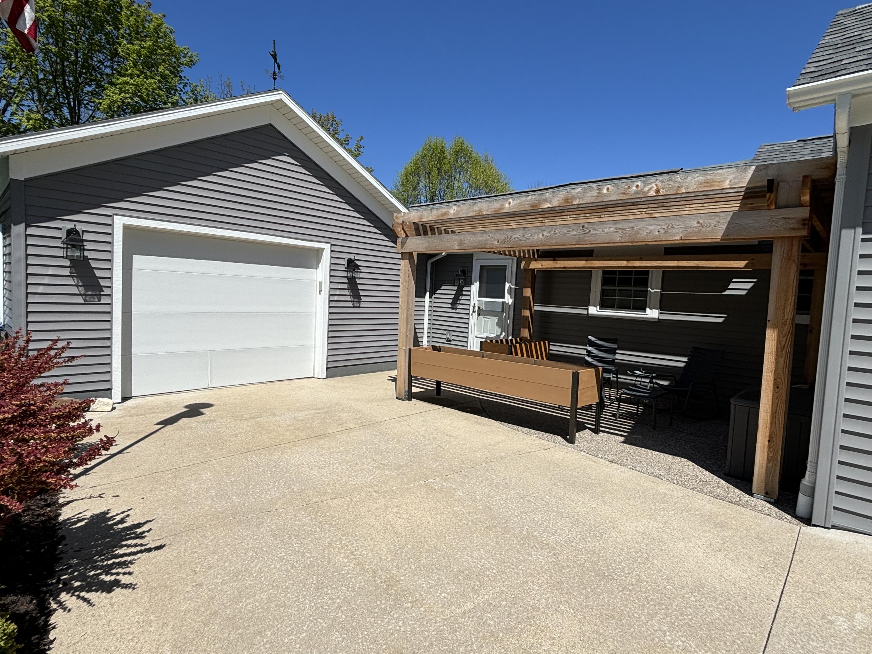 360 3rd Street Pentwater, MI 49449 - Photo 13 of 38 IMG_1285