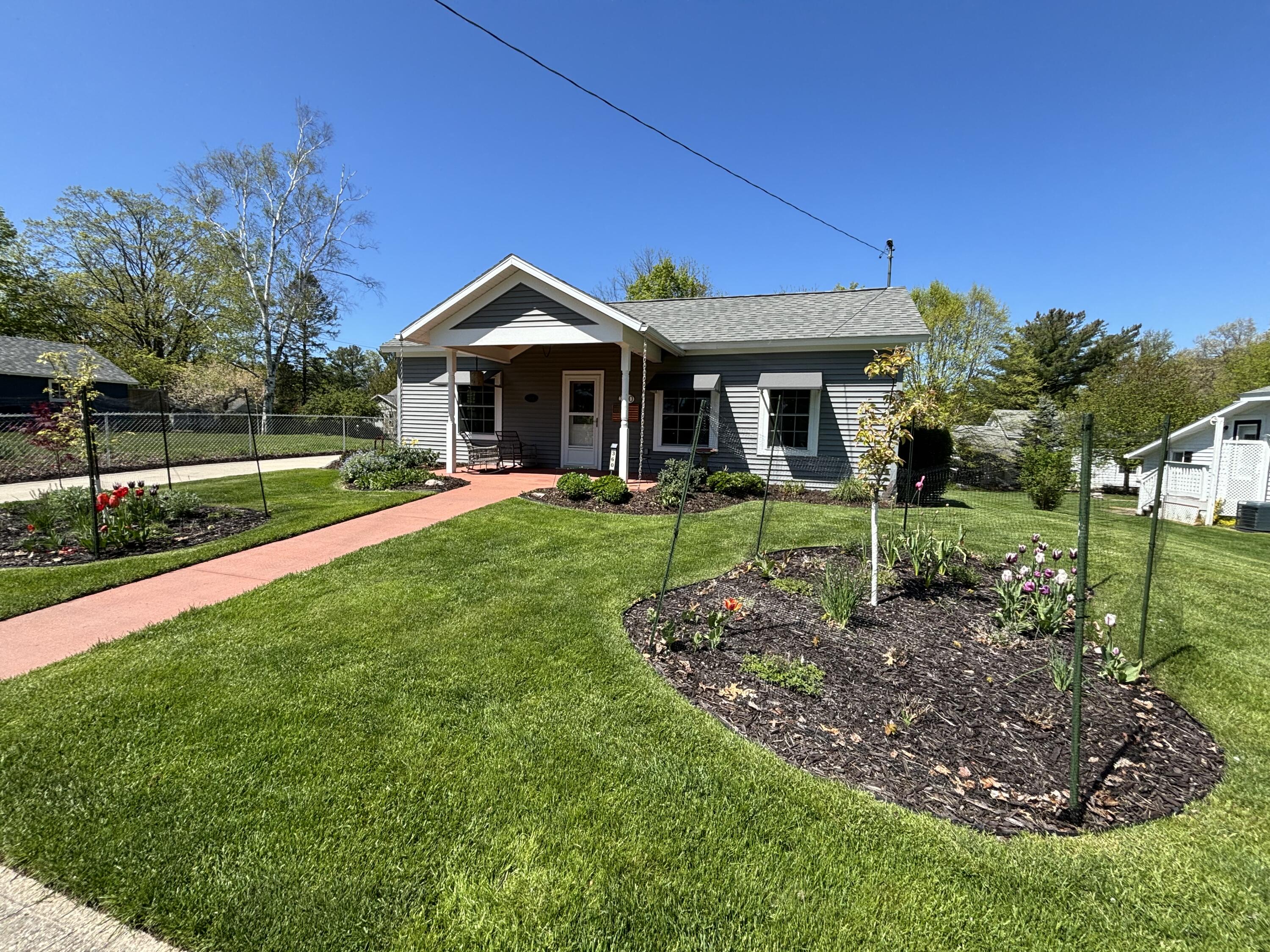 360 3rd Street Pentwater, MI 49449 - Photo 2 of 38 IMG_1295
