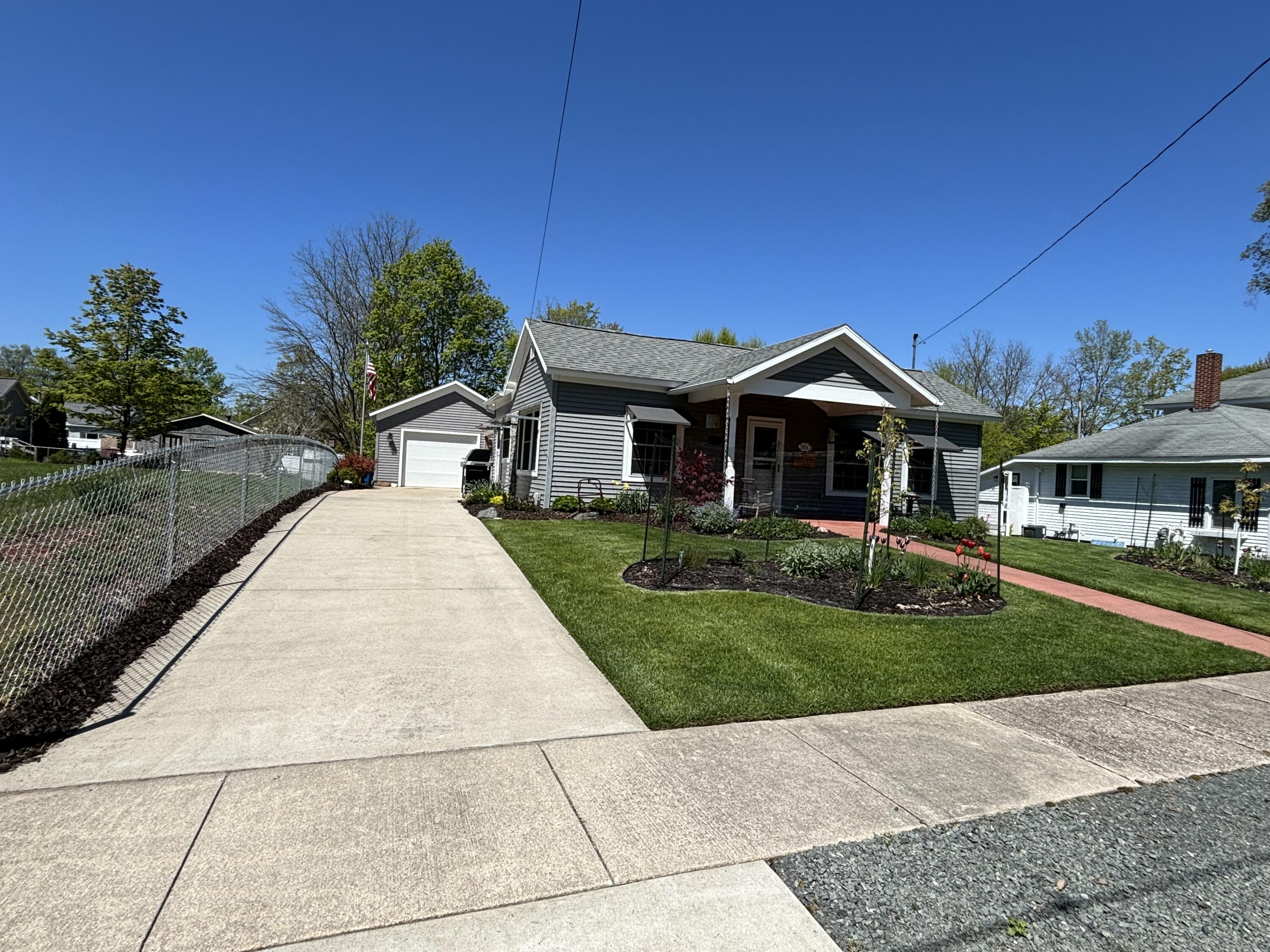 360 3rd Street Pentwater, MI 49449 - Photo 3 of 38 IMG_1284