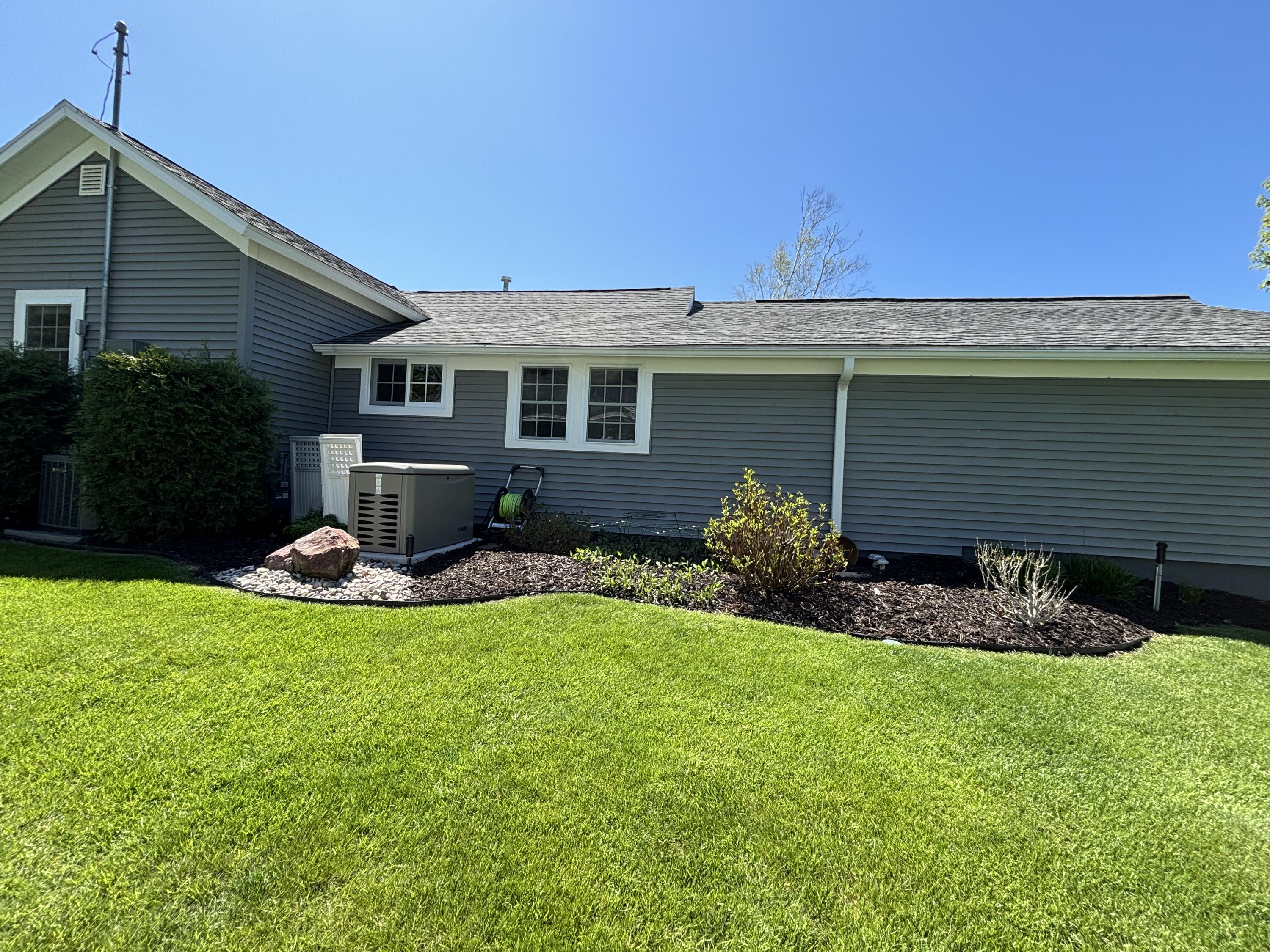 360 3rd Street Pentwater, MI 49449 - Photo 10 of 38 IMG_1292