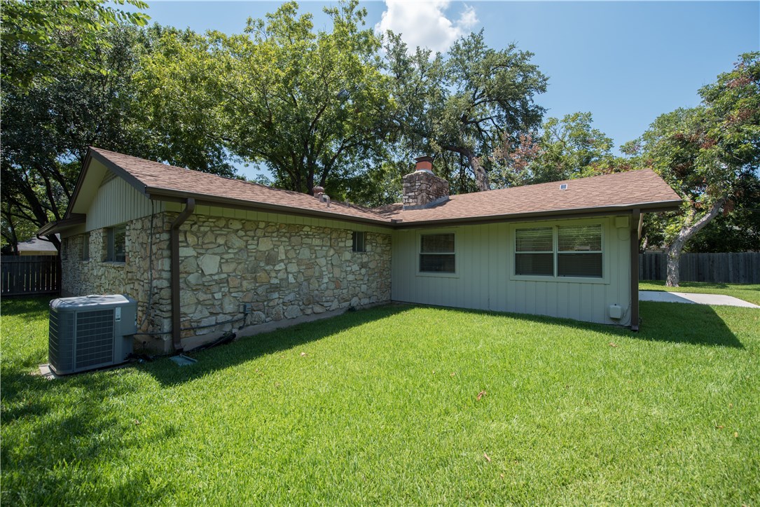 2902 Silverleaf Drive Austin, TX 78757 - Photo 27 of 30