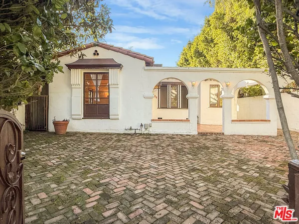 $9,900 | 449 North Sweetzer Avenue, Los Angeles, CA 90048