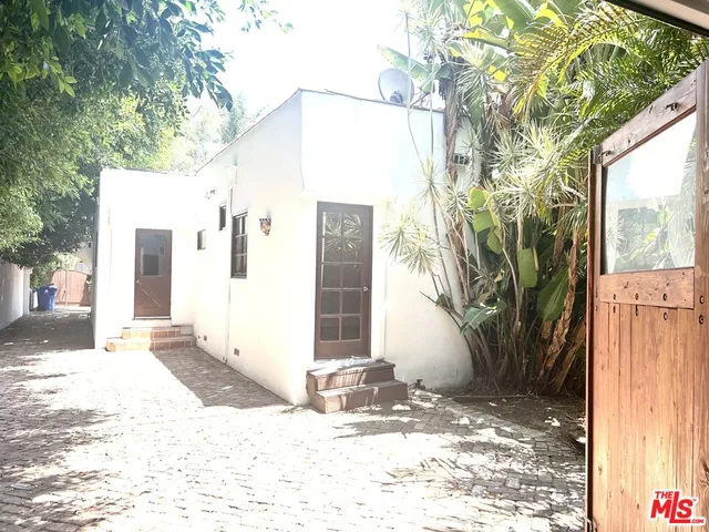 $9,900 | 449 North Sweetzer Avenue, Los Angeles, CA 90048