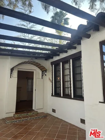 $9,900 | 449 North Sweetzer Avenue, Los Angeles, CA 90048