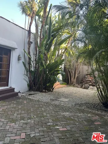 $9,900 | 449 North Sweetzer Avenue, Los Angeles, CA 90048