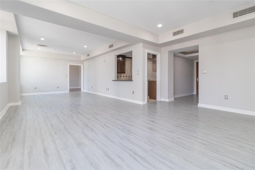 914 Main Street, Unit 1503 Houston, TX 77002 - Photo 1 of 33 an empty room with wooden floor and windows