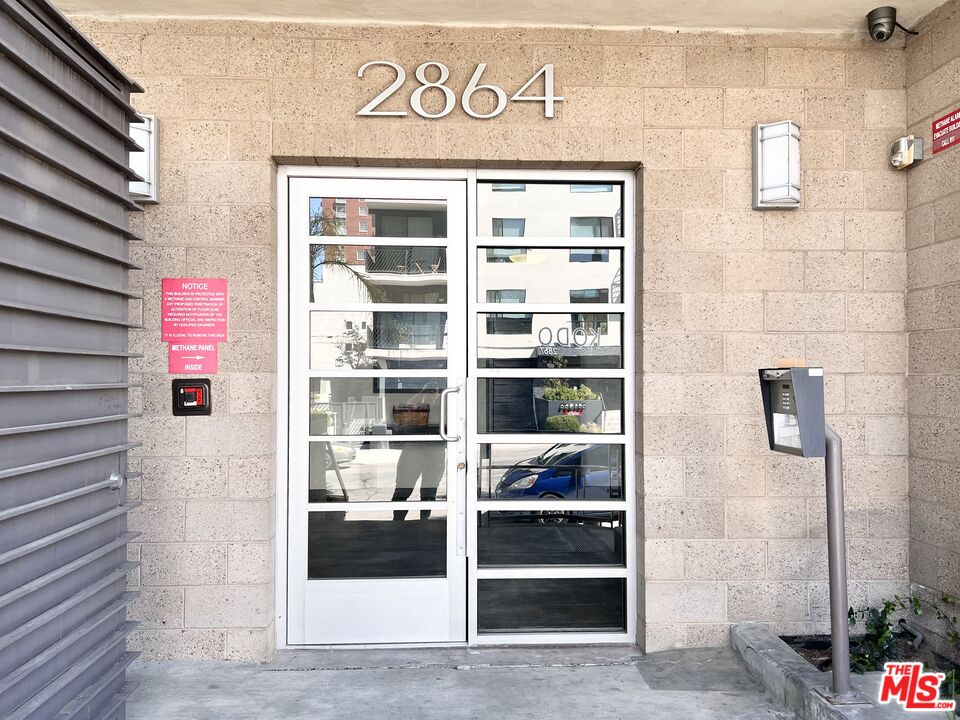 2864 Sunset Place, Unit 402 Los Angeles, CA 90005 - Photo 3 of 25