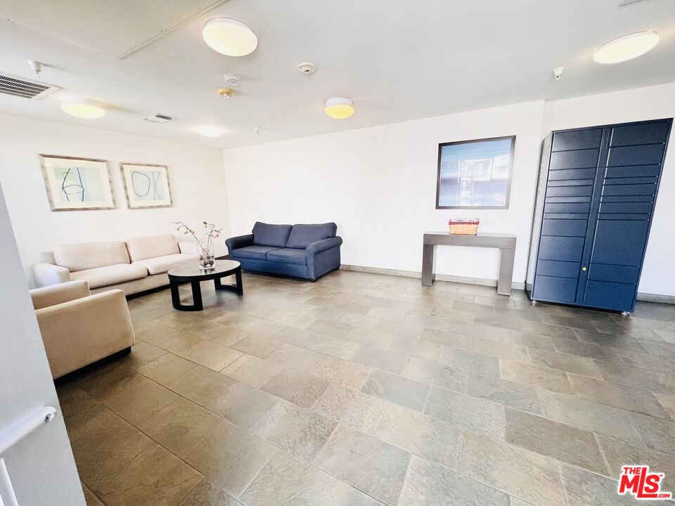 2864 Sunset Place, Unit 402 Los Angeles, CA 90005 - Photo 4 of 25