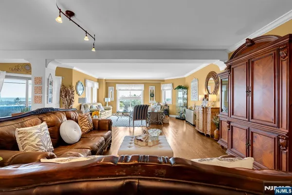 $1,399,999 | 300 Ocean Avenue North, Unit 3C, Long Branch, NJ 07740