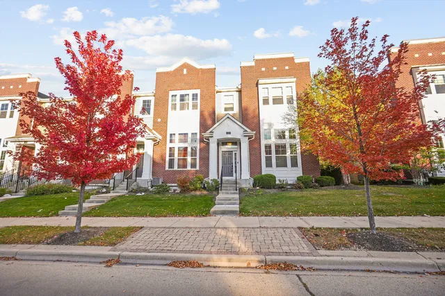 $449,000 | 849 Station Boulevard, Aurora, IL 60504