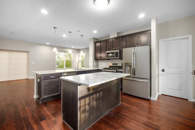 $449,000 | 849 Station Boulevard, Aurora, IL 60504