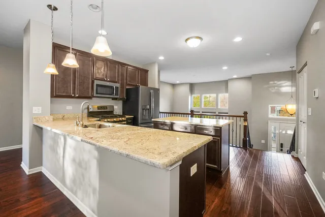 $449,000 | 849 Station Boulevard, Aurora, IL 60504