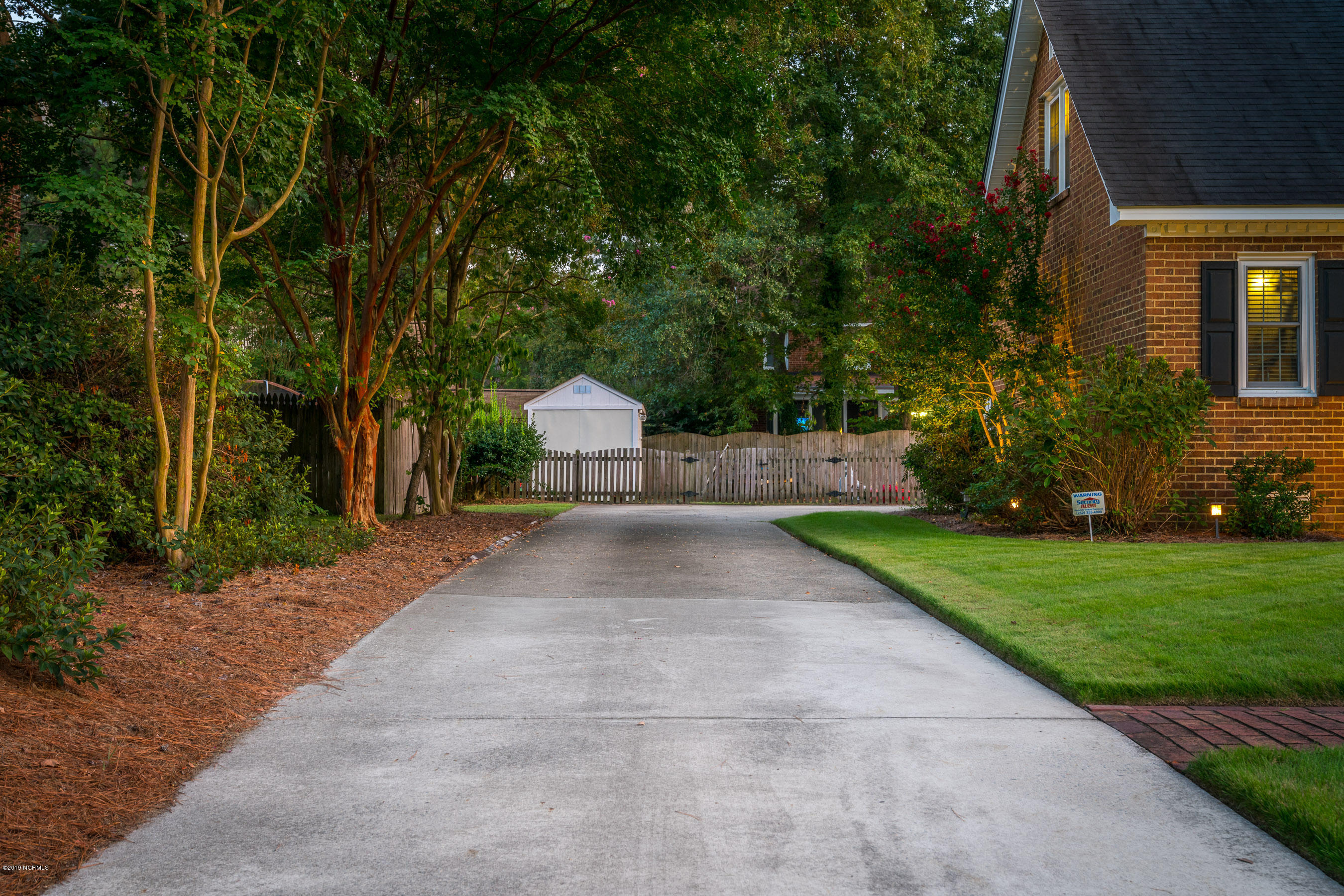 511 Cedarhurst Road Greenville, NC 27834 - Photo 8 of 44 Driveway