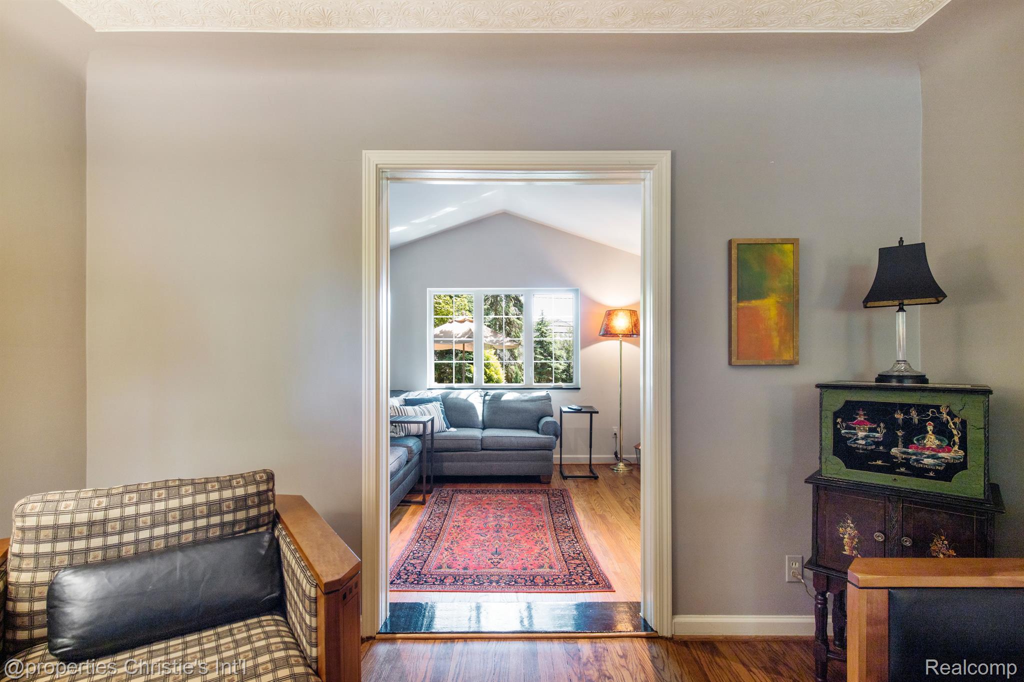 1047 Roslyn Road Grosse Pointe, MI 48236 - Photo 15 of 32 Gallery Image 15