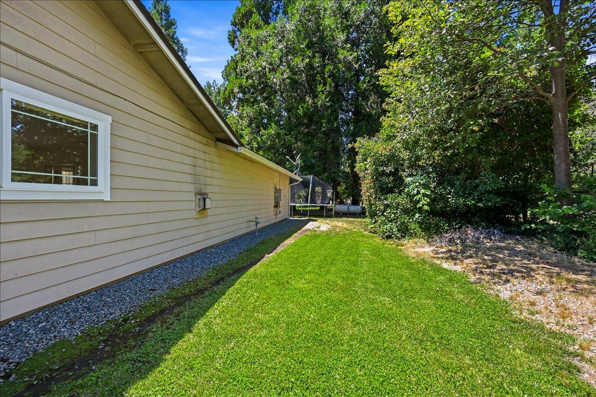 14240 Hollydale Road Grass Valley, CA 95945 - Photo 40 of 53 Right side yard