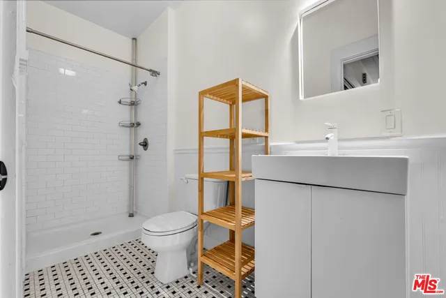 $4,750 | 2014 5th Avenue, Los Angeles, CA 90018