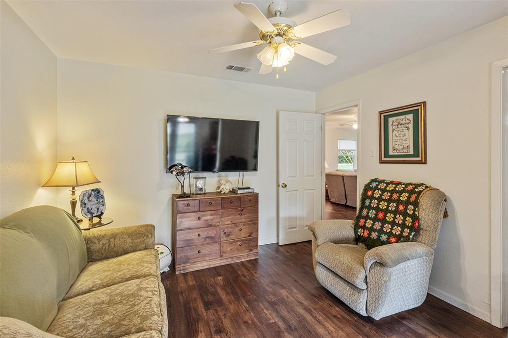 713 Midway Road Tool, TX 75143 - Photo 14 of 28 a living room with furniture and a flat screen tv